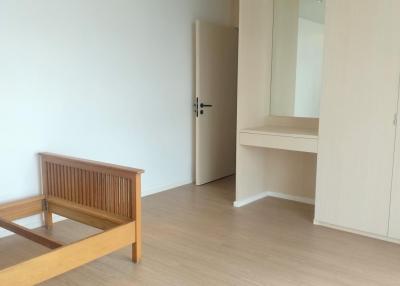 4 Bedrooms 4Bathrooms  (+maid room) Size: 300 sq.m Rental Price: 150,000 Baht/month La Cascade