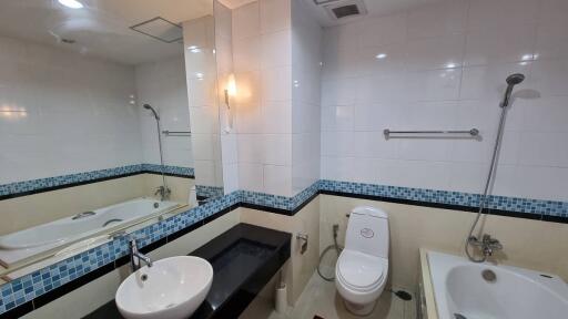 Condo Sukhumvit 18 2-Bed