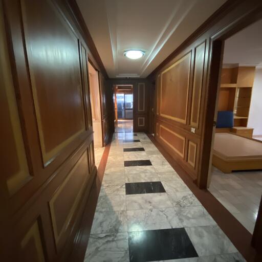 Large Apartment Asoke