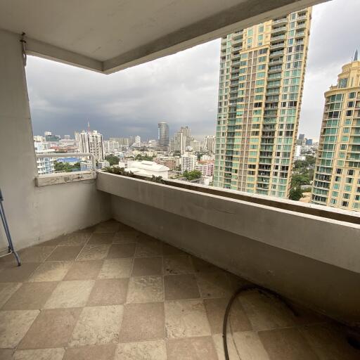 Large Apartment Asoke