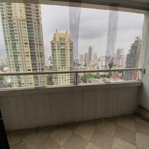 Large Apartment Asoke