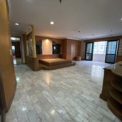 Large Apartment Asoke