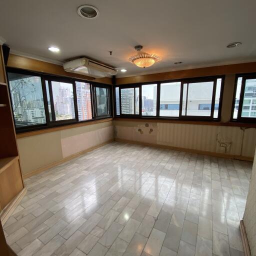 Large Apartment Asoke