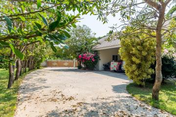 Private 4 Bed Pool Villa on Large Land For Sale in Hin Lek Fai