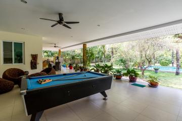 Private 4 Bed Pool Villa on Large Land For Sale in Hin Lek Fai