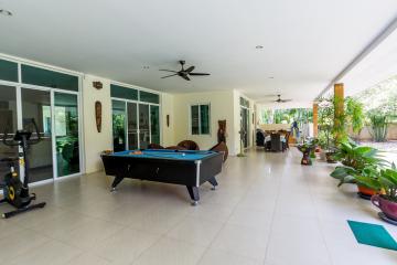 Private 4 Bed Pool Villa on Large Land For Sale in Hin Lek Fai