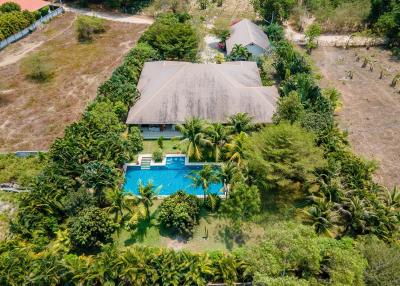 Private 4 Bed Pool Villa on Large Land For Sale in Hin Lek Fai