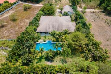 Private 4 Bed Pool Villa on Large Land For Sale in Hin Lek Fai