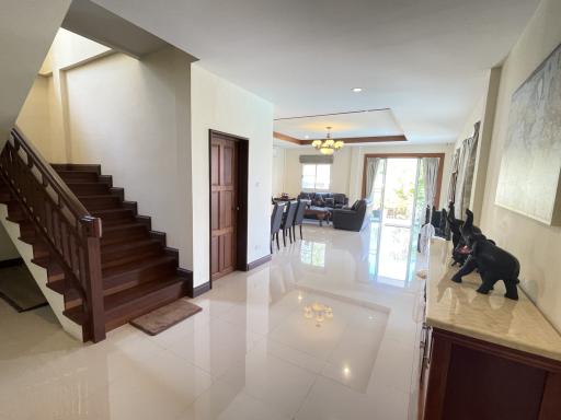 Emerald Heights:Two Storey Villa in perfect condition with 3 Bed and 4 Bathrooms