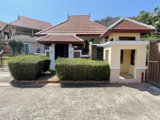 Emerald Heights:Two Storey Villa in perfect condition with 3 Bed and 4 Bathrooms