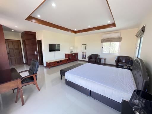 Emerald Heights:Two Storey Villa in perfect condition with 3 Bed and 4 Bathrooms