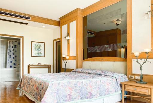Baan Chom View : 2 Bedroom Sea View Condo