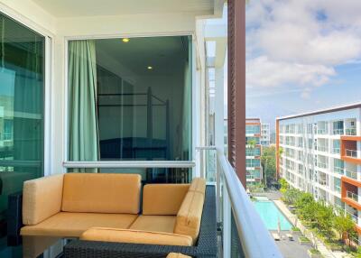 The Breeze Condo: 2 Bedroom With Pool View