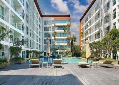 The Breeze Condo: 2 Bedroom With Pool View
