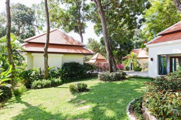 Fashionable, large 3-bedroom villa, with pool view in Baan Bua project, on Nai Harn beach