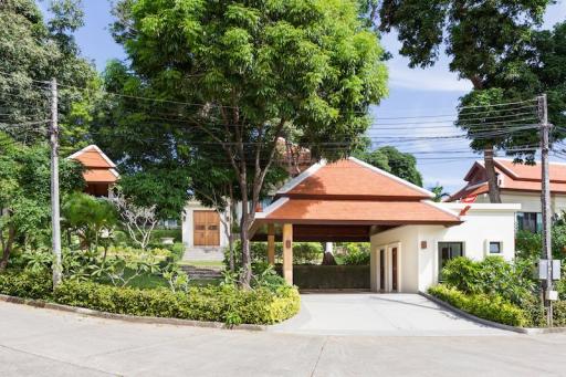 Fashionable, large 3-bedroom villa, with pool view in Baan Bua project, on Nai Harn beach