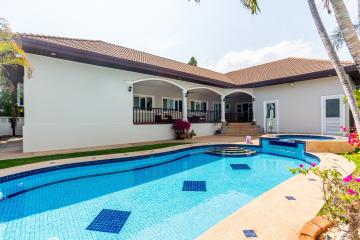 Spacious 4 Bed 3 Bath Pool Villa For Sale with Brand New Kitchen in Stuart Park