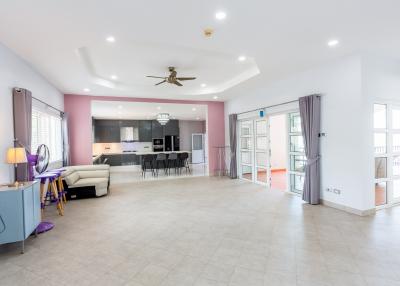 Spacious 4 Bed 3 Bath Pool Villa For Sale with Brand New Kitchen in Stuart Park