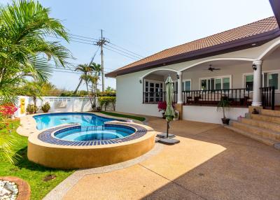 Spacious 4 Bed 3 Bath Pool Villa For Sale with Brand New Kitchen in Stuart Park