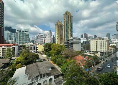 2-bedroom modern condo for sale on Sukhumvit 31 Road