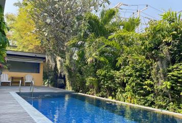 Large 4 Bedroom House With Pool Close To The Beach