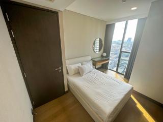 2-bedroom modern condo for sale close to MRT Queen Sirikit