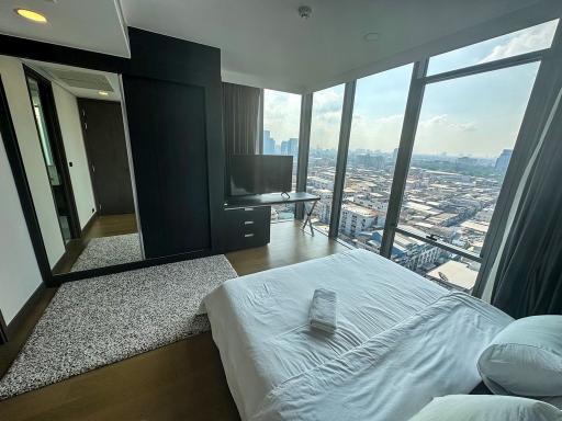 2-bedroom modern condo for sale close to MRT Queen Sirikit