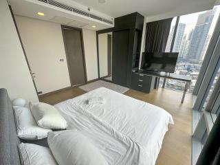 2-bedroom modern condo for sale close to MRT Queen Sirikit