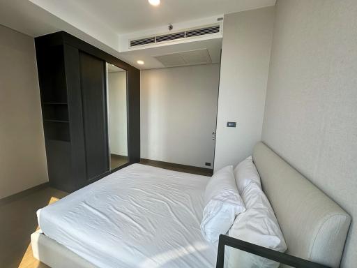 2-bedroom modern condo for sale close to MRT Queen Sirikit