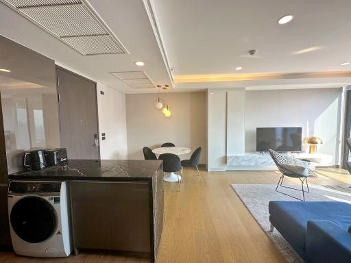 2-bedroom modern condo for sale close to MRT Queen Sirikit