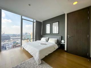 2-bedroom modern condo for sale close to MRT Queen Sirikit