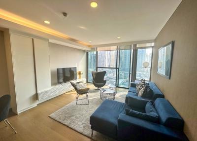 2-bedroom modern condo for sale close to MRT Queen Sirikit