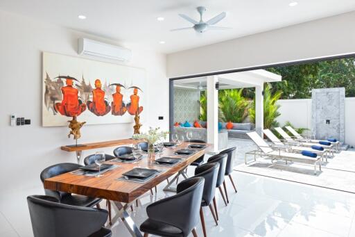 Comfortable 4-bedroom villa, with pool view, on Nai Harn beach