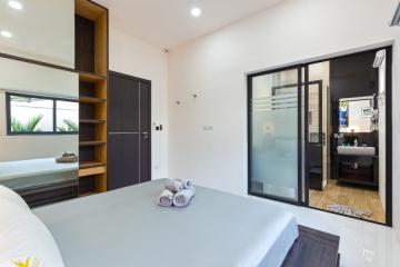 Comfortable 4-bedroom villa, with pool view, on Nai Harn beach