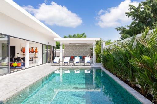 Comfortable 4-bedroom villa, with pool view, on Nai Harn beach