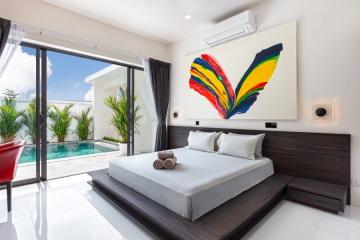 Comfortable 4-bedroom villa, with pool view, on Nai Harn beach