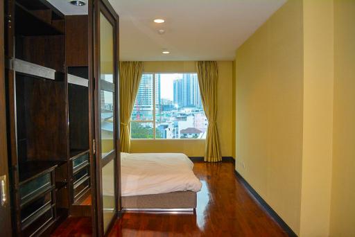 2-bedroom spacious condo for sale in Phromphong area