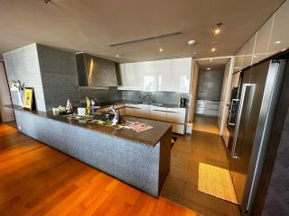 3-bedroom spacious condo for sale on Chong Nonsi – Sathorn