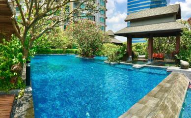 1-bedroom high floor condo for sale in Petchaburi area