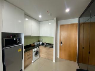 1-bedroom high floor condo for sale in Petchaburi area