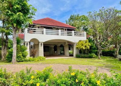 Palm Beach Village: 4 Bedroom Villa