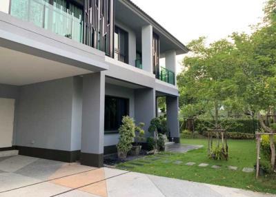 Modern detached house 3-Bedroom for sale on Onnut Wongwean