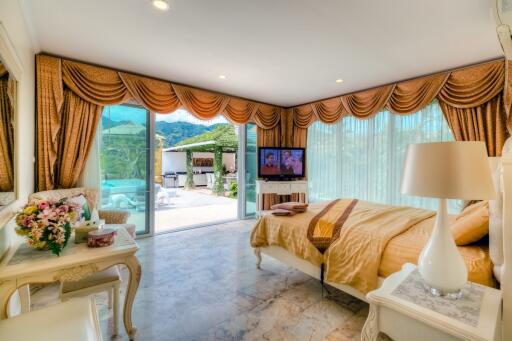 Incredible, large 4-bedroom villa, with pool view, on Bangtao/Laguna beach