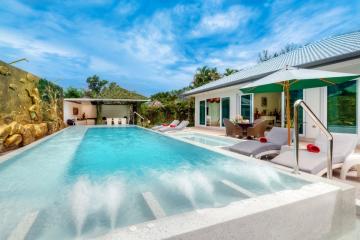 Incredible, large 4-bedroom villa, with pool view, on Bangtao/Laguna beach