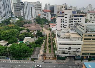 2-bedroom condo for sale close to Phetchaburi MRT Station