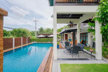 White Lotus 1: 5 Bedroom Bali Style Villa in Great Location