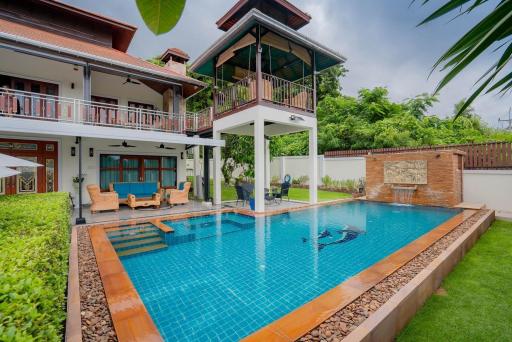 White Lotus 1: 5 Bedroom Bali Style Villa in Great Location