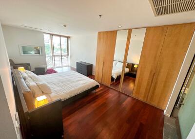 2-bedroom spacious condo for sale close to Lumpini Park
