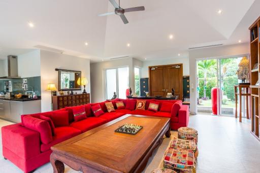 Luxury 3 bedrooms pool villa for sale in Hua Hin