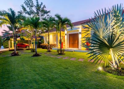 Luxury 3 bedrooms pool villa for sale in Hua Hin